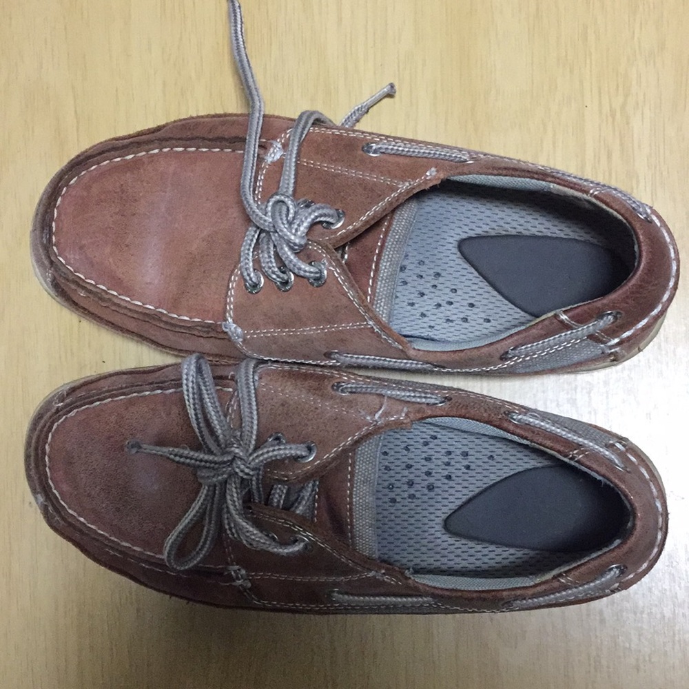 Men’s tan/light tan Dockers